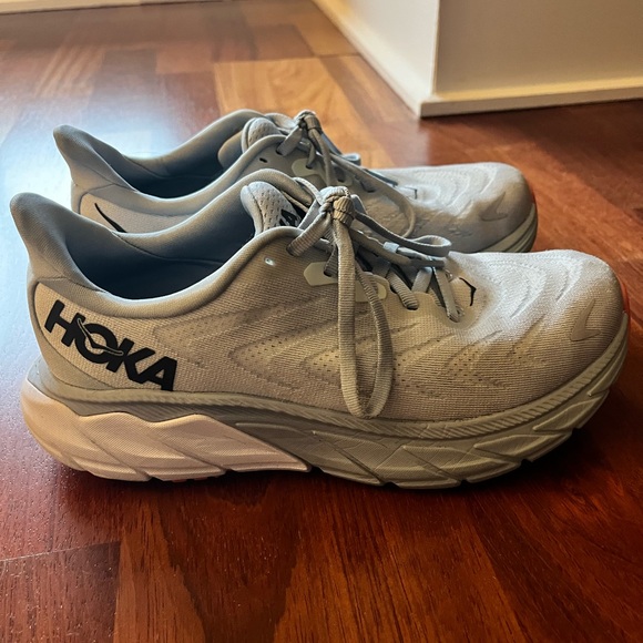 Hoka Shoes - Hoka Arahi 6 size 6.5 LIKE NEW
